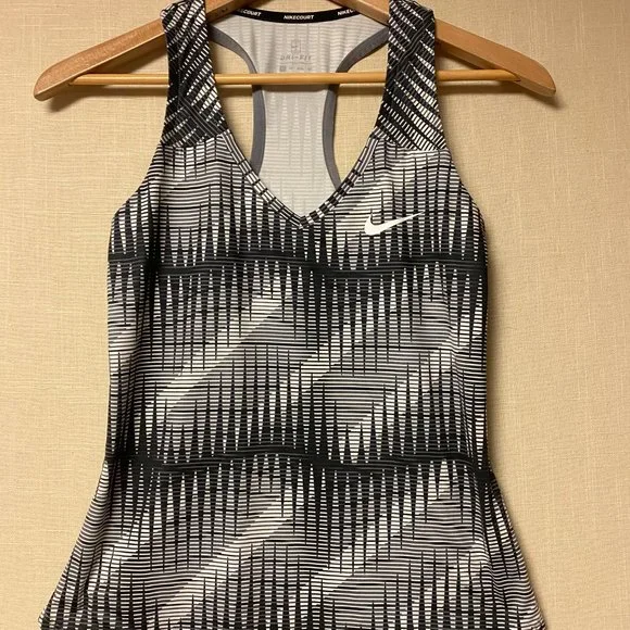 EUC Nike Court Dri-Fit Tennis Tank - Picture 2 of 4